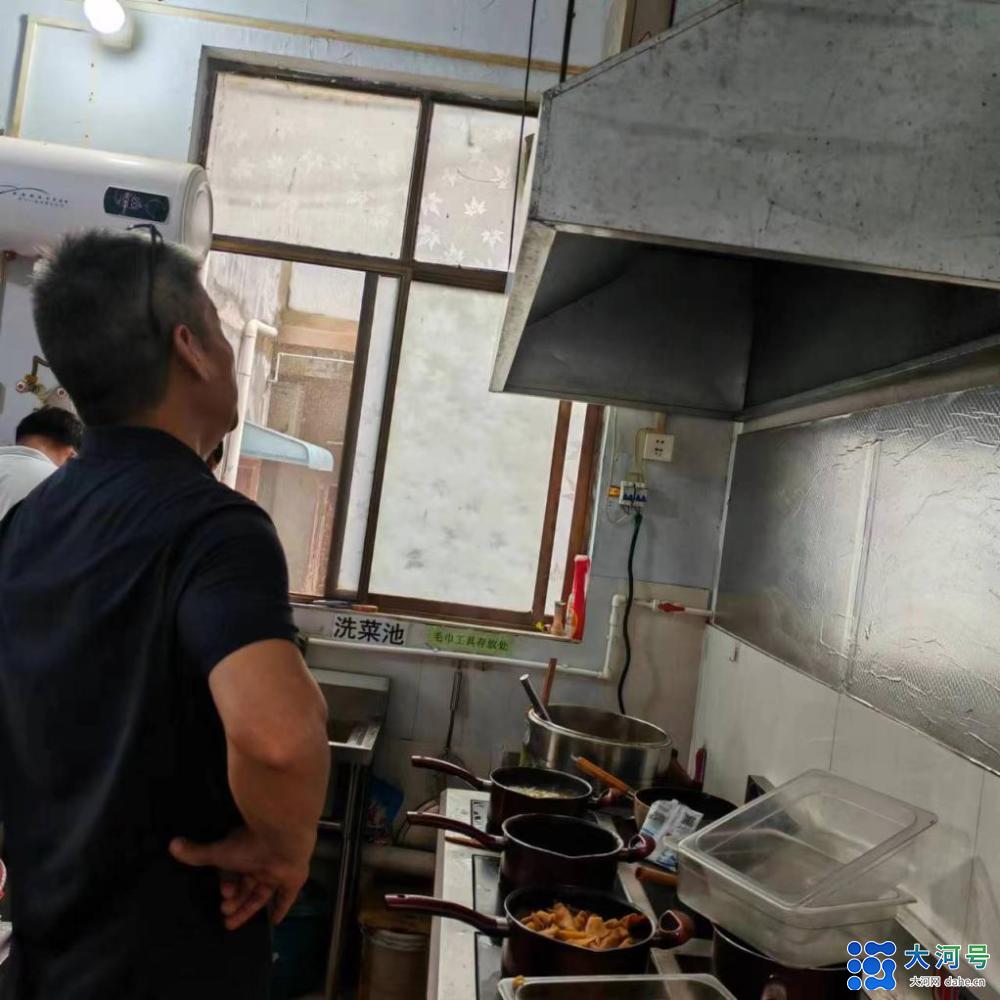 金寨回族乡综合行政执法大队开展辖区餐饮油烟污染防治集中检查