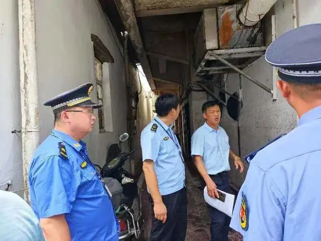 铜鼓县多部门联合开展餐饮服务环境提升行动