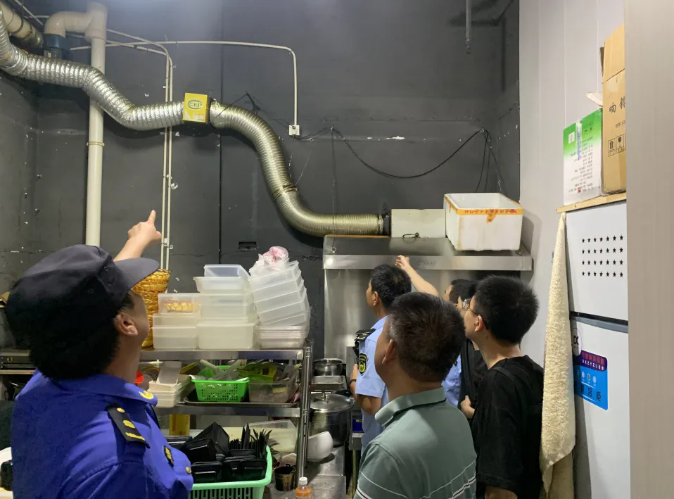 闽清县多部门联合开展餐饮油烟污染问题整治“回头看”