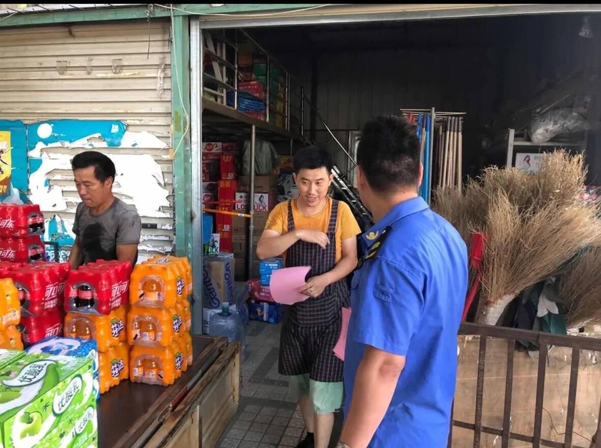 蚶江镇综合执法队开展餐饮场所油烟治理普法宣传活动