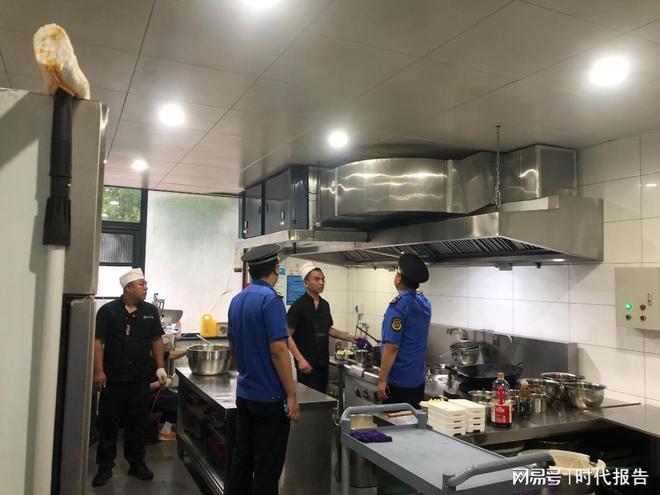 青年路街道三举措开展餐饮业油烟专项治理行动